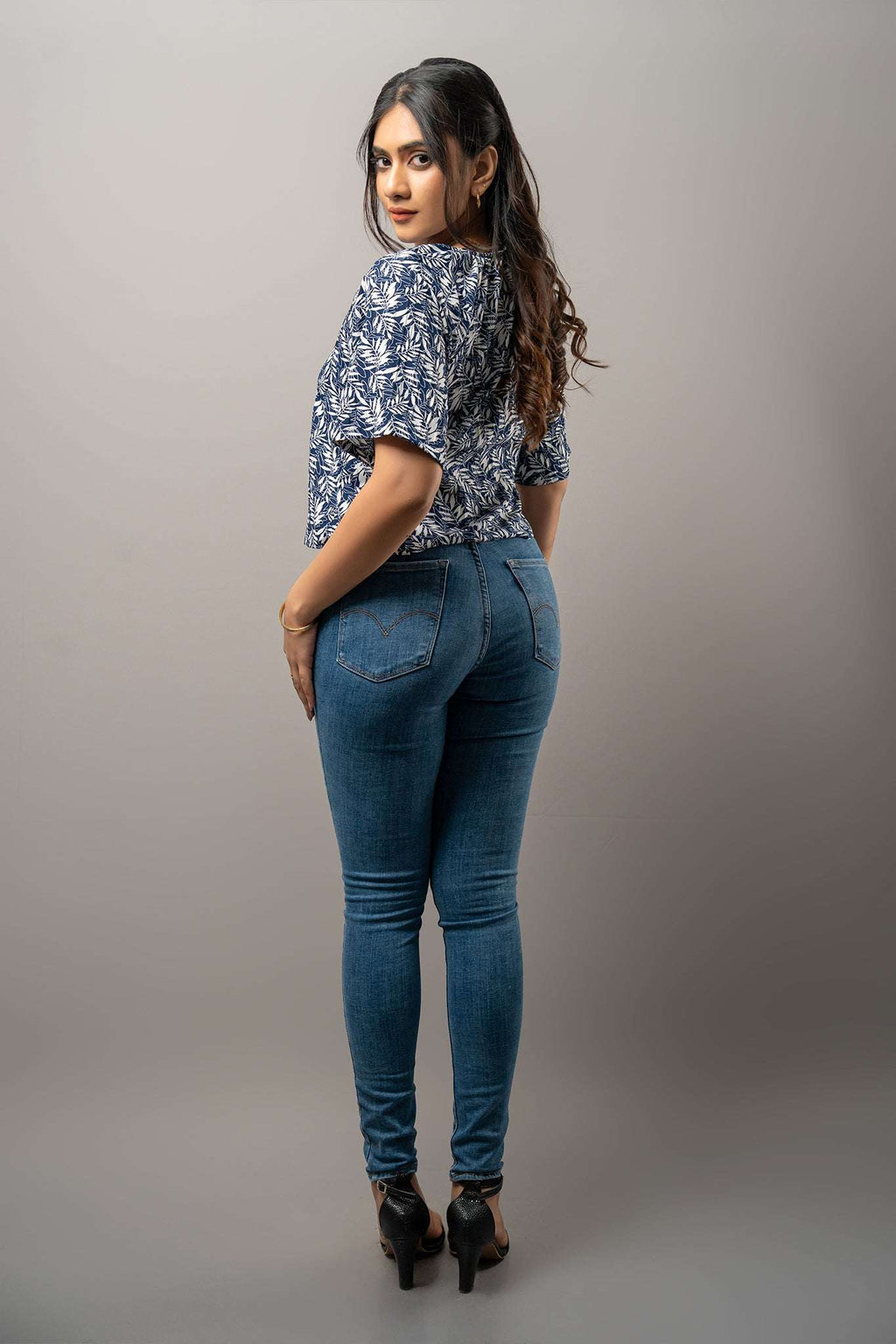 T183 l Clodia V Neck Top