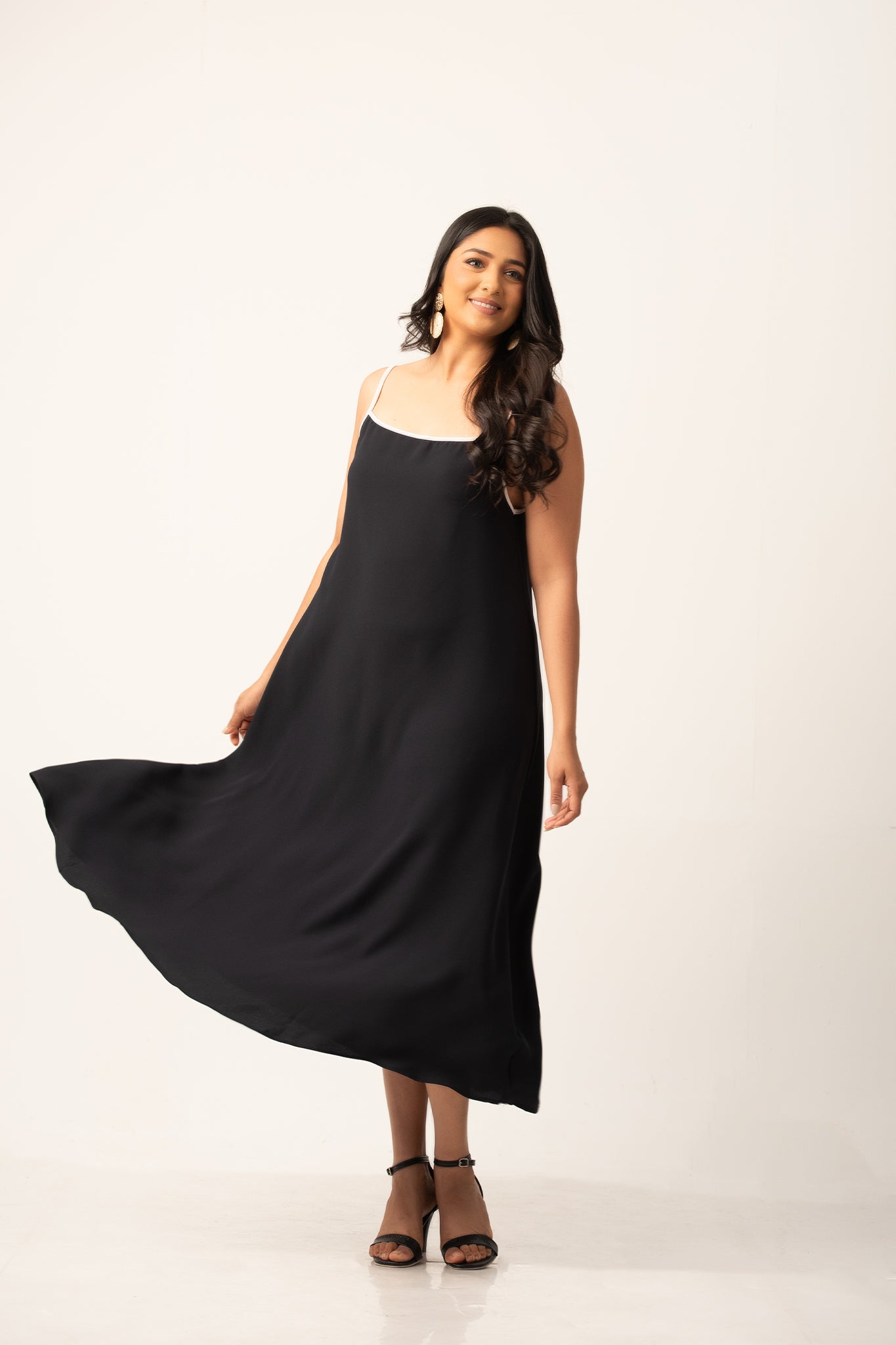 D090 | Ramona Midi Dress