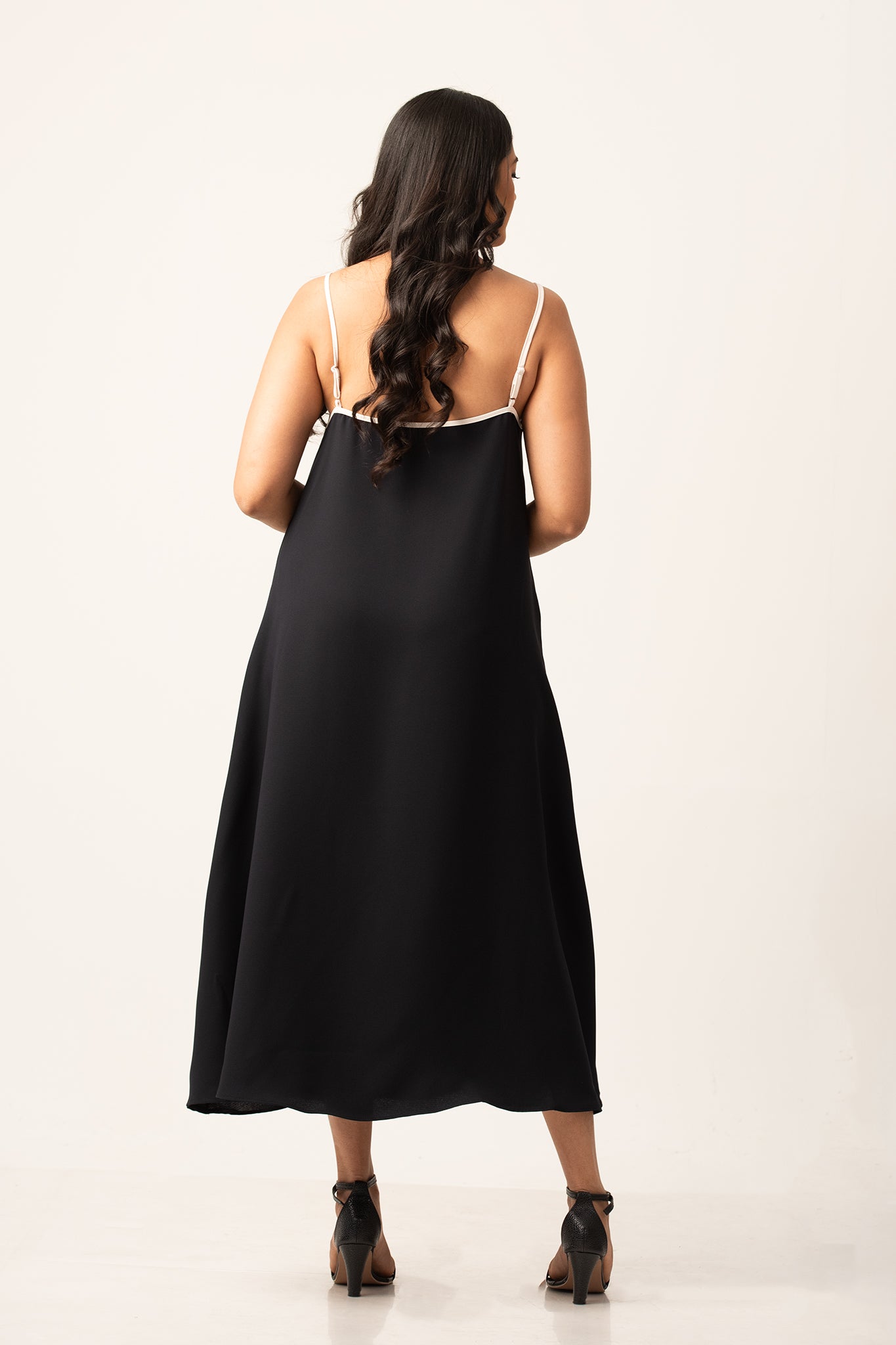 D090 | Ramona Midi Dress