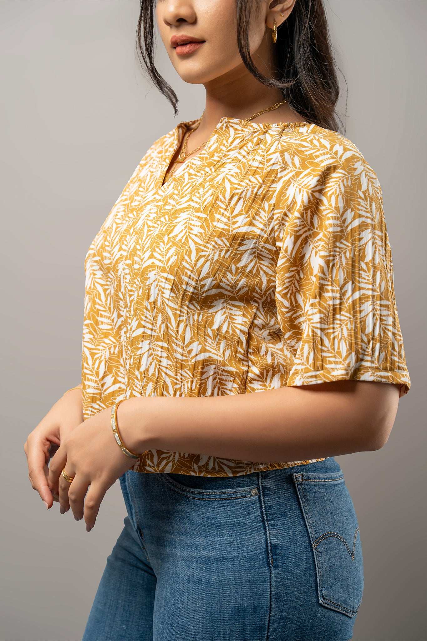 T183 l Clodia V Neck Top