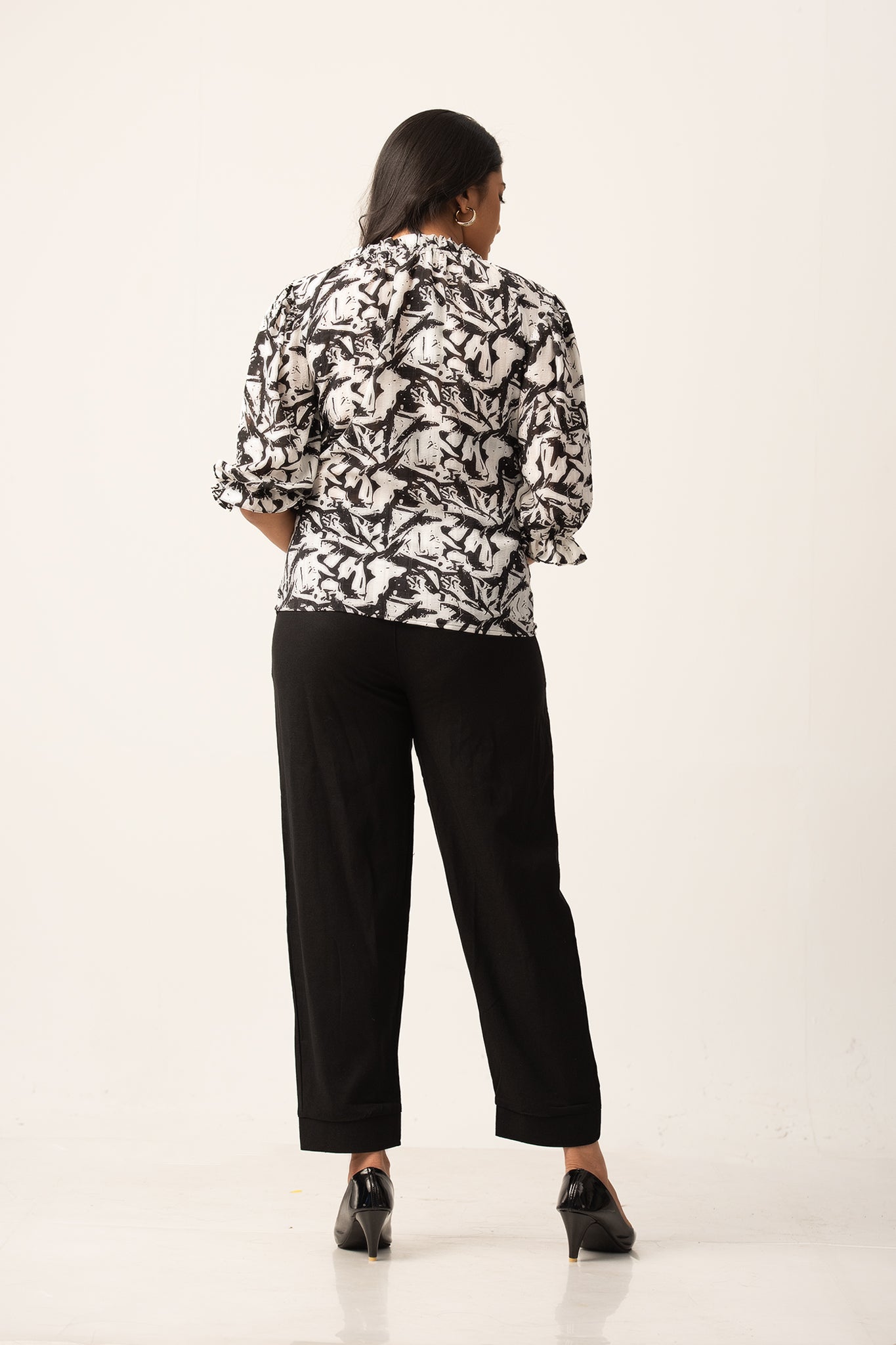 T097 | Gather Detailed Printed Top