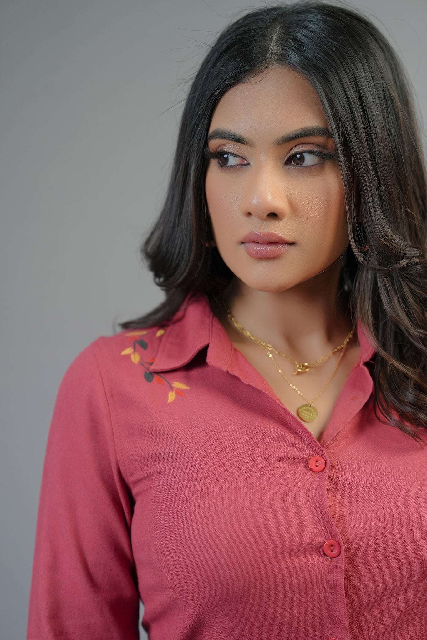 S025 l Front Emb Linen Shirt