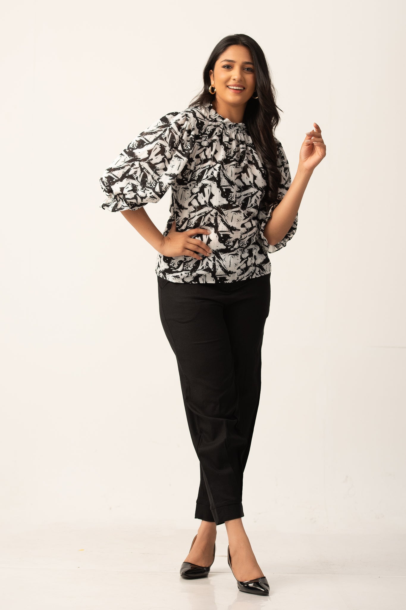 T097 | Gather Detailed Printed Top