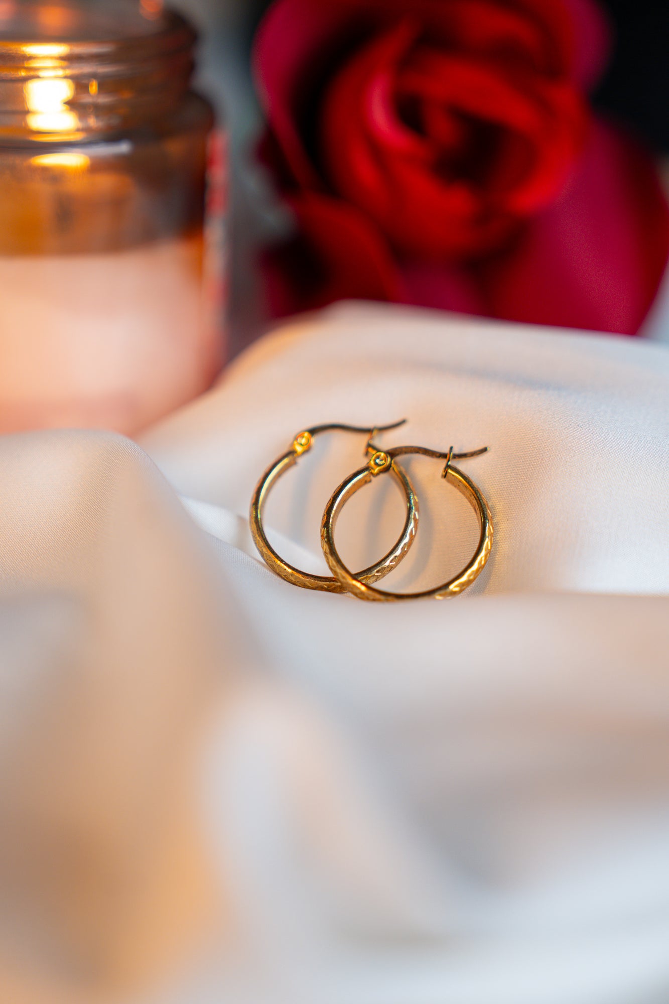 WITE MESH HOOP EARRING