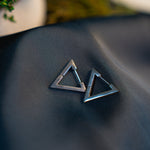 TRIANGLE EARRING SILVER - Image 3