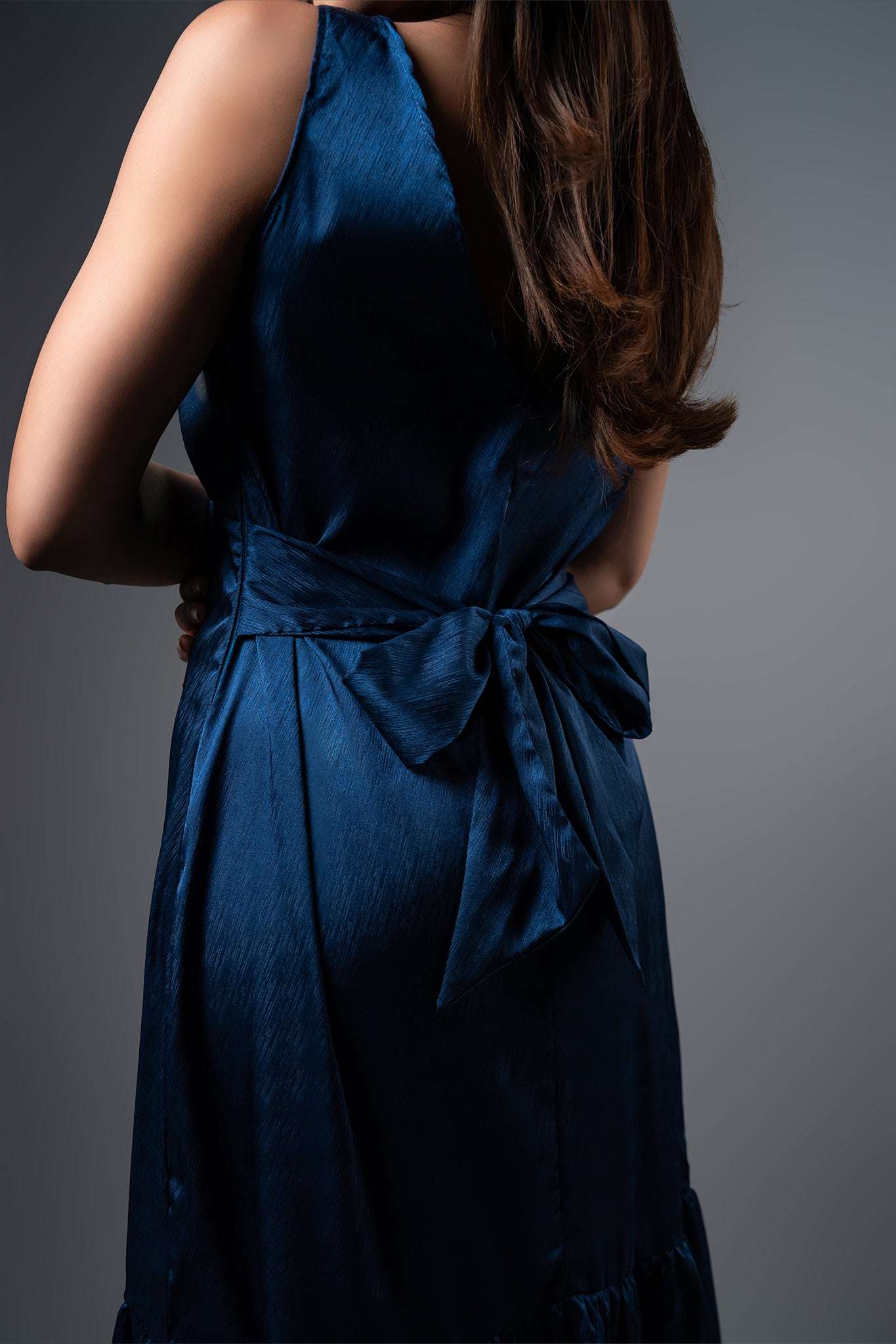 D068 | Plung Back Tie Dress