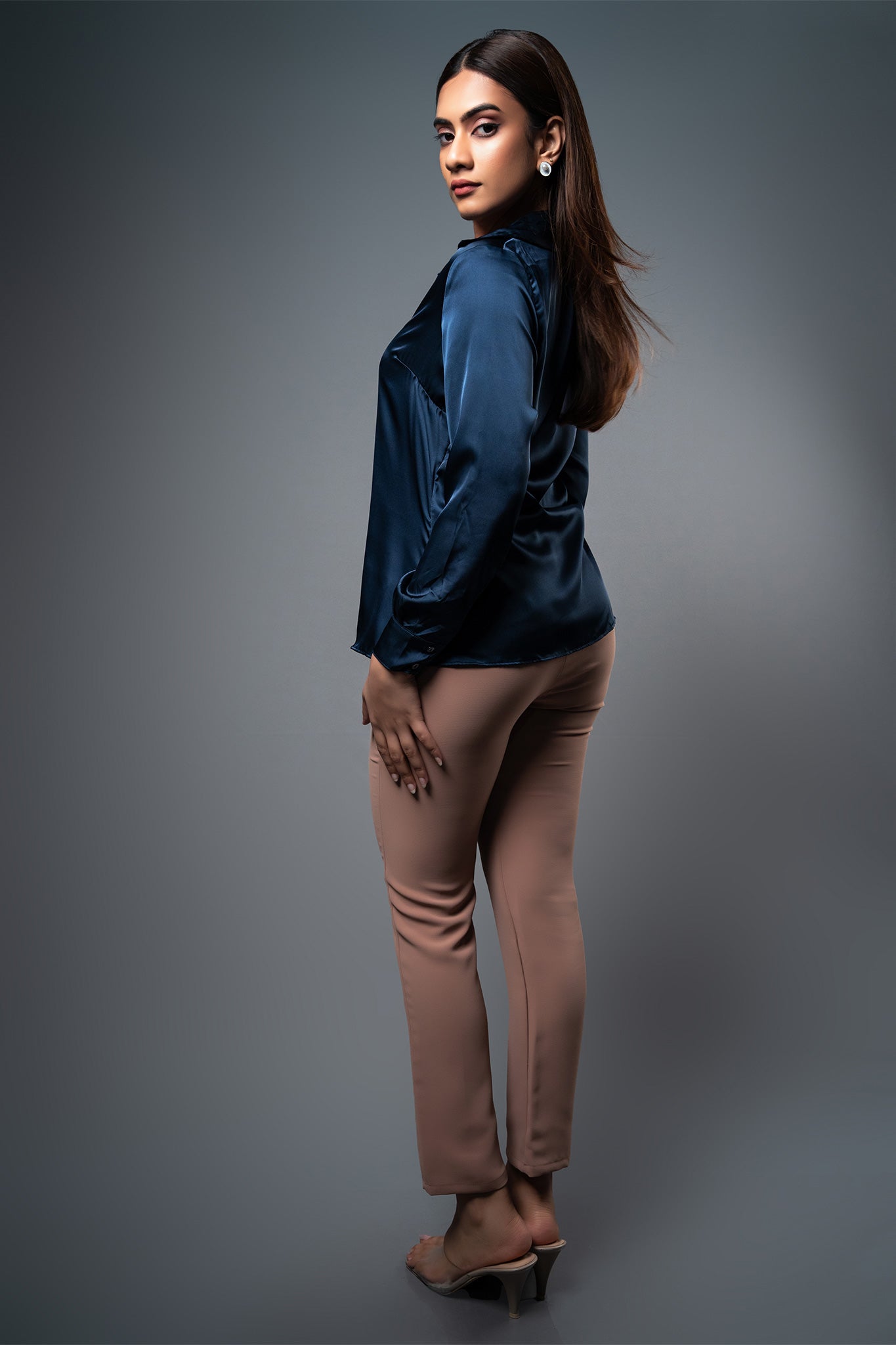 S119 | Sleek Fold Shirt