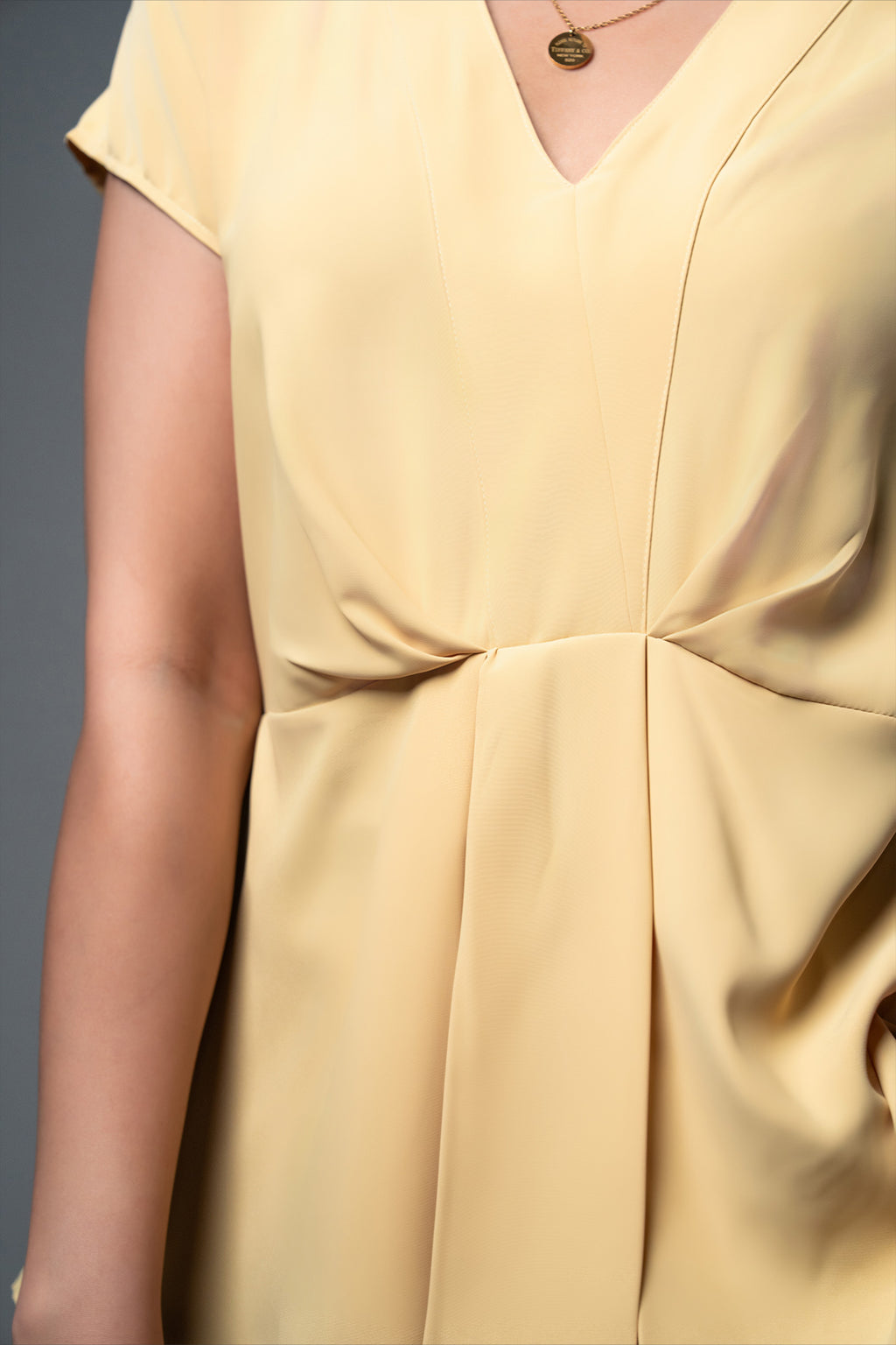 T110 | V Neck Cap Sleeve Top