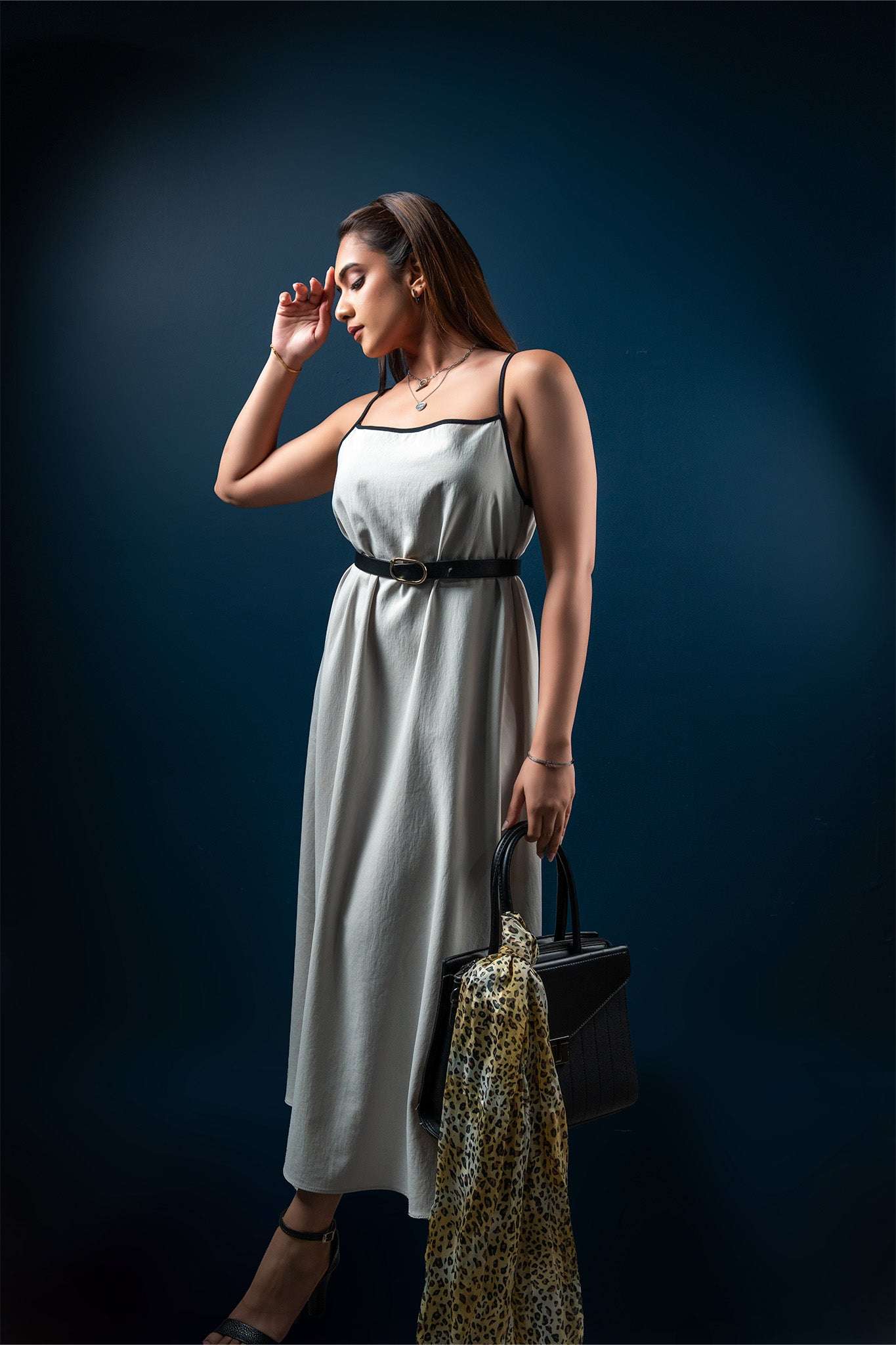 D090 l Ramona Midi Dress