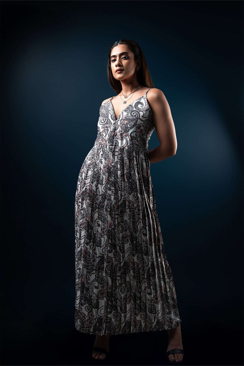 D137 l Pleated Maxi Dress