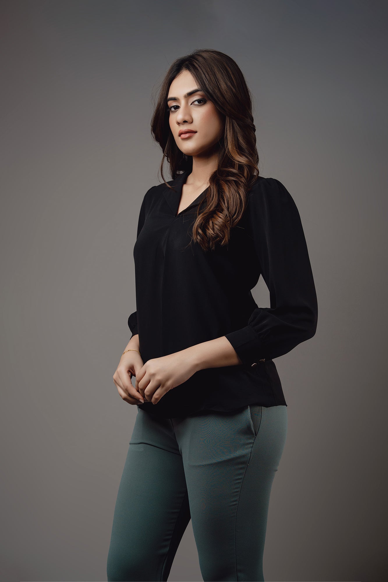 T042 l Collar Detailed Top