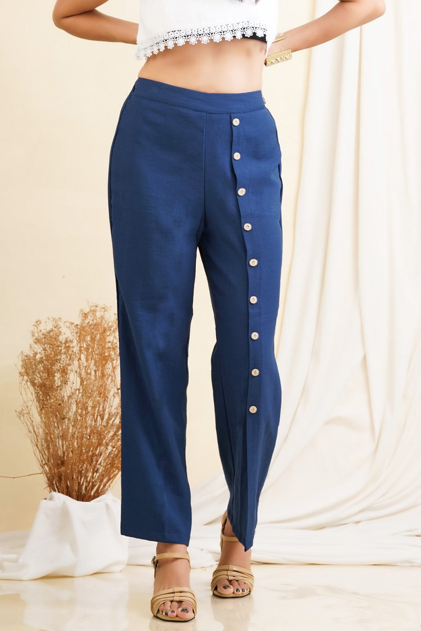 P049 | Button Detailed Pant